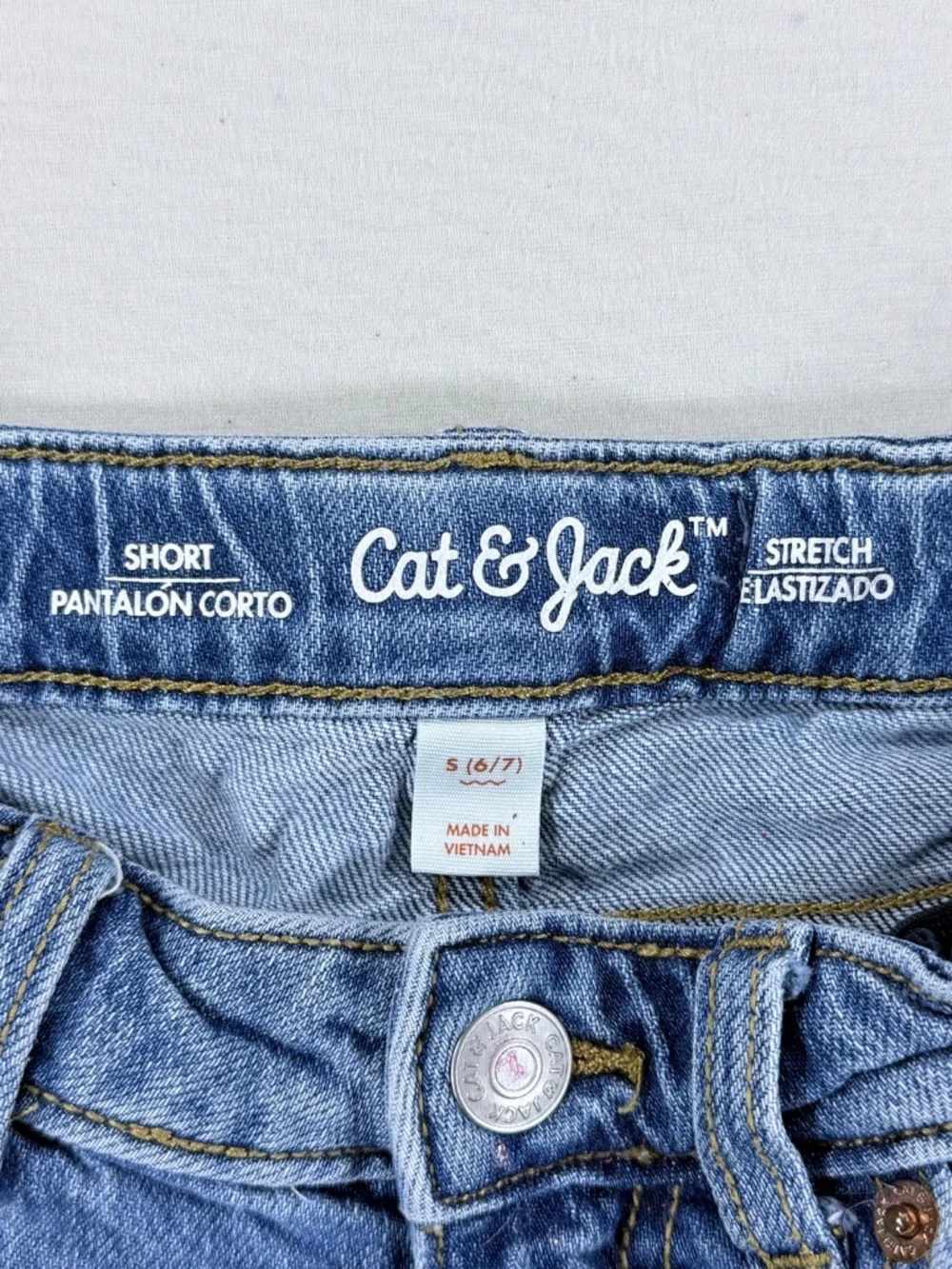 Cat & Jack Girls Mid-Rise Cutoff Destructed Denim Jean Shorts Size S (6/7)